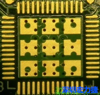 這也是不好的通孔設(shè)計(jì)，但部份通孔已經(jīng)用綠漆(mask)蓋上，但仍有部份通孔未塞孔。 