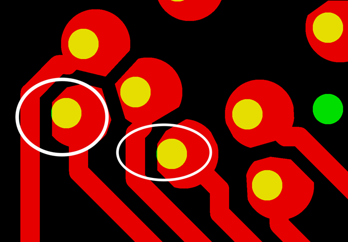PCB生產(chǎn)會產(chǎn)生同一方向性的小小量偏移，焊盤被削的方向無規(guī)則，最惡劣的情況還會出現(xiàn)個別孔破焊環(huán)