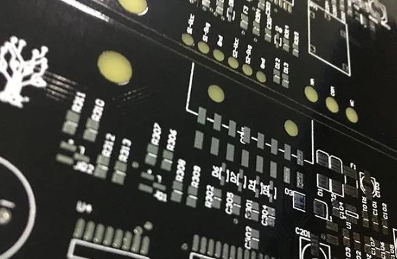 如何確定PCB的基板材料？